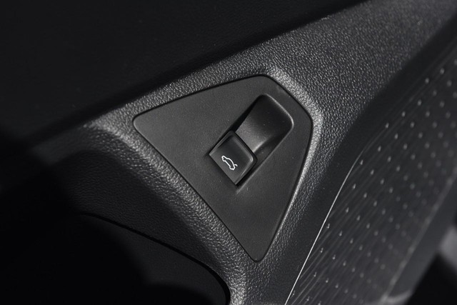 Volkswagen Jetta Vehicle Image 09
