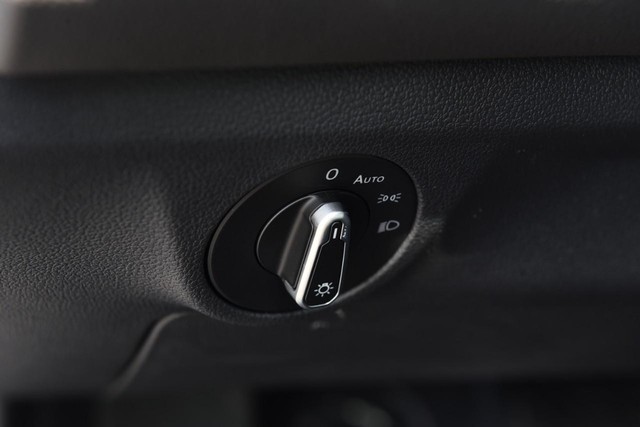 Volkswagen Jetta Vehicle Image 11