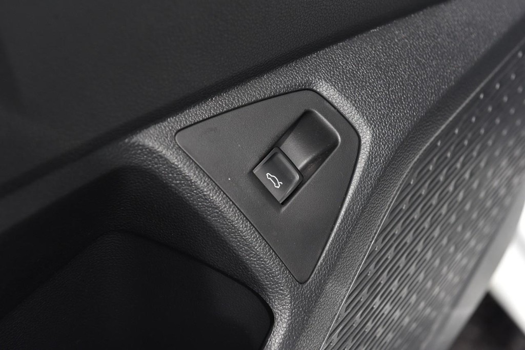 Volkswagen Jetta Vehicle Full-screen Gallery Image 9