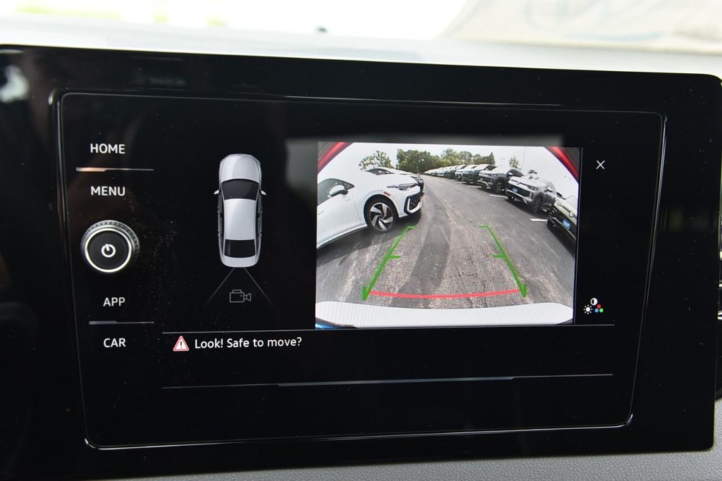 Volkswagen Jetta Vehicle Full-screen Gallery Image 13