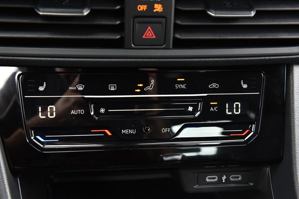 Volkswagen Jetta Vehicle Full-screen Gallery Image 15
