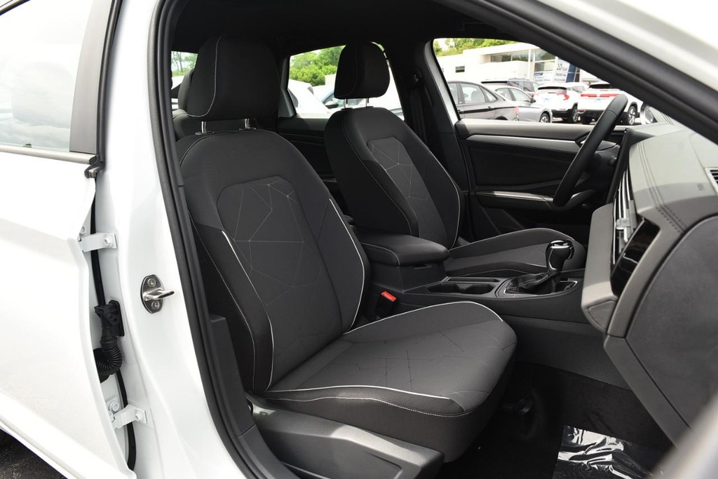 Volkswagen Jetta Vehicle Full-screen Gallery Image 20