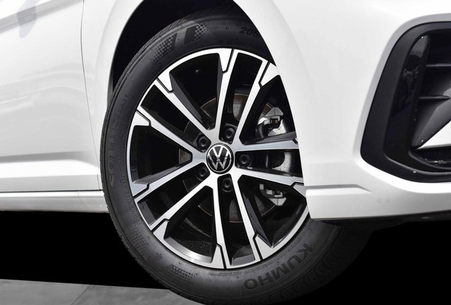 Volkswagen Jetta Vehicle Image 03