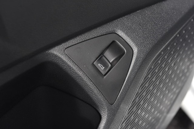 Volkswagen Jetta Vehicle Image 09