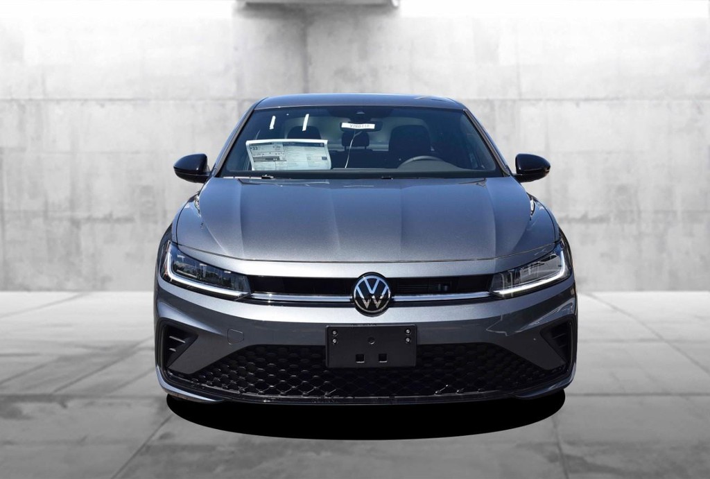 Volkswagen Jetta Vehicle Full-screen Gallery Image 4