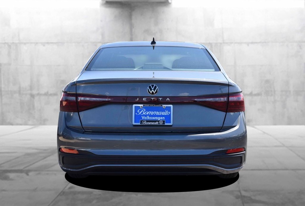 Volkswagen Jetta Vehicle Full-screen Gallery Image 6