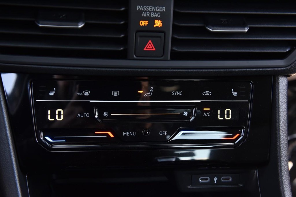 Volkswagen Jetta Vehicle Full-screen Gallery Image 15