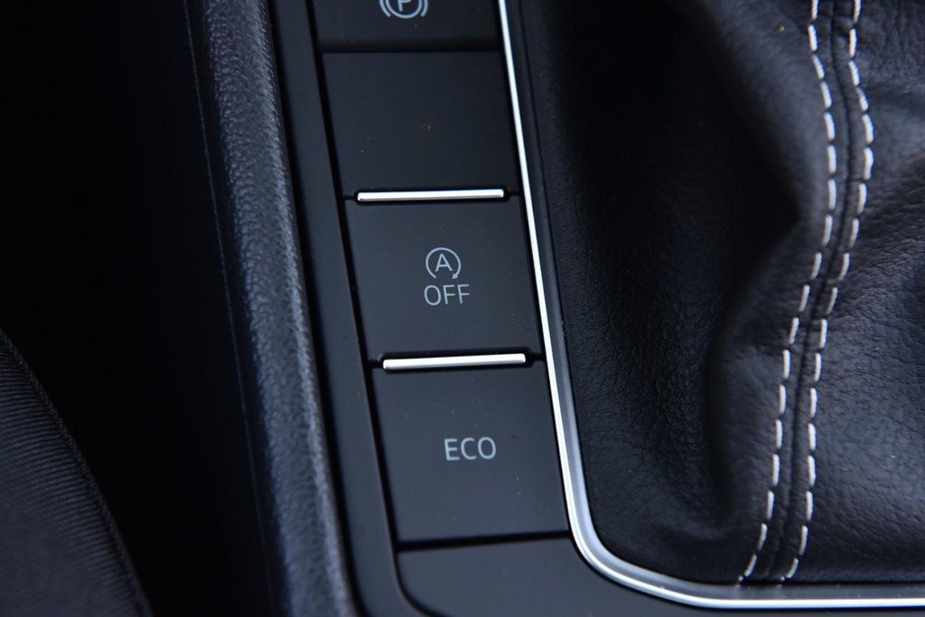Volkswagen Jetta Vehicle Full-screen Gallery Image 17