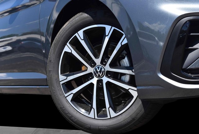 Volkswagen Jetta Vehicle Image 03