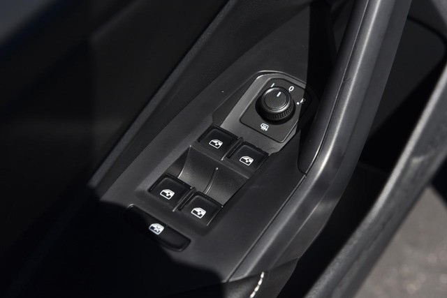 Volkswagen Jetta Vehicle Image 08