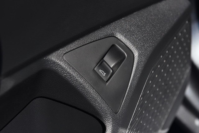 Volkswagen Jetta Vehicle Image 09