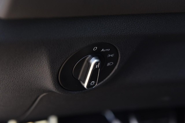 Volkswagen Jetta Vehicle Image 11