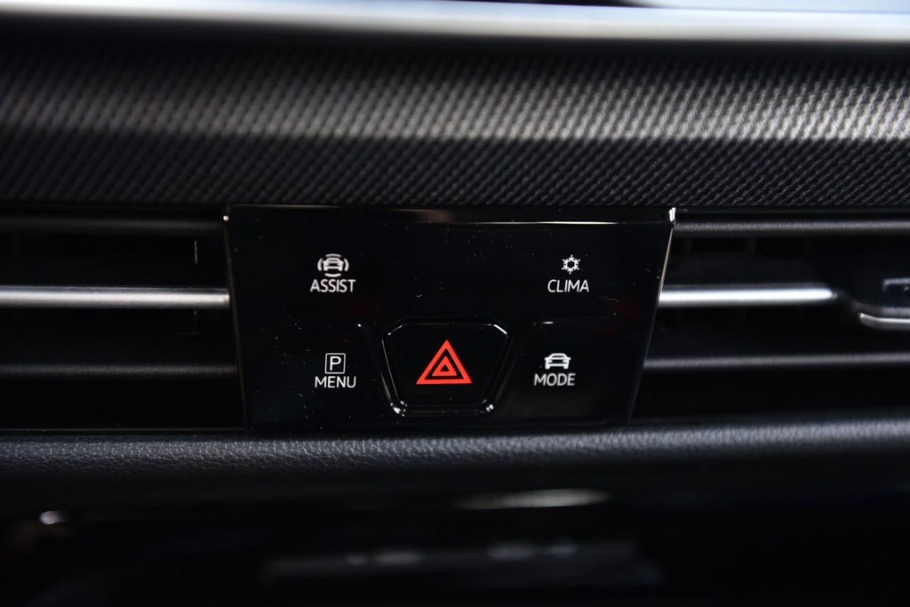 Volkswagen Golf R Vehicle Full-screen Gallery Image 15
