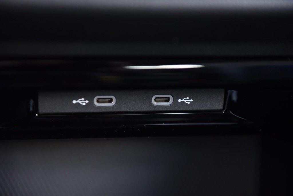 Volkswagen Golf R Vehicle Full-screen Gallery Image 16
