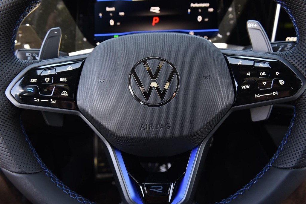 Volkswagen Golf R Vehicle Full-screen Gallery Image 18