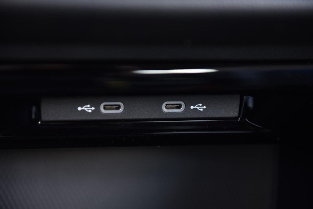 Volkswagen Golf R Vehicle Image 16