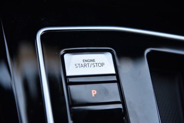 Volkswagen Golf R Vehicle Image 17