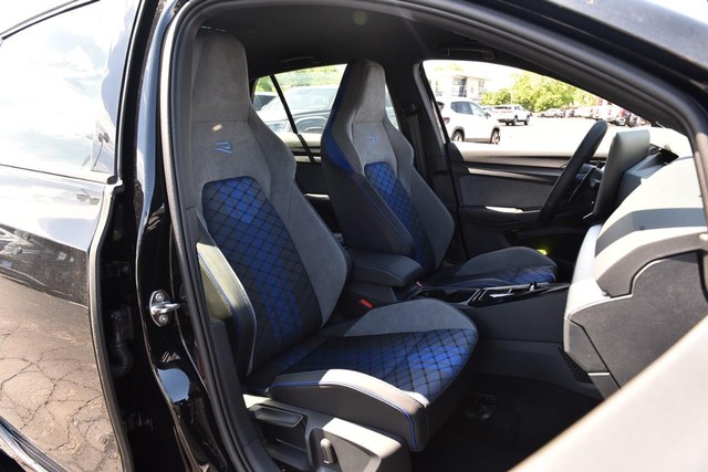 Volkswagen Golf R Vehicle Image 20