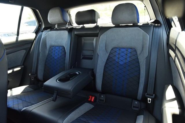 Volkswagen Golf R Vehicle Image 21