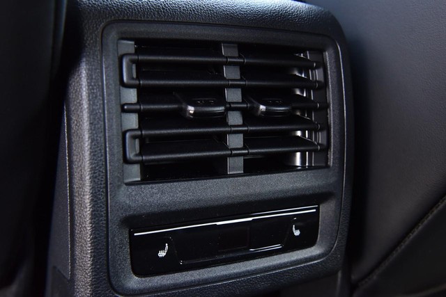 Volkswagen Golf R Vehicle Image 22