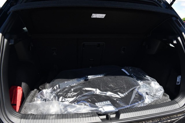 Volkswagen Golf R Vehicle Image 24