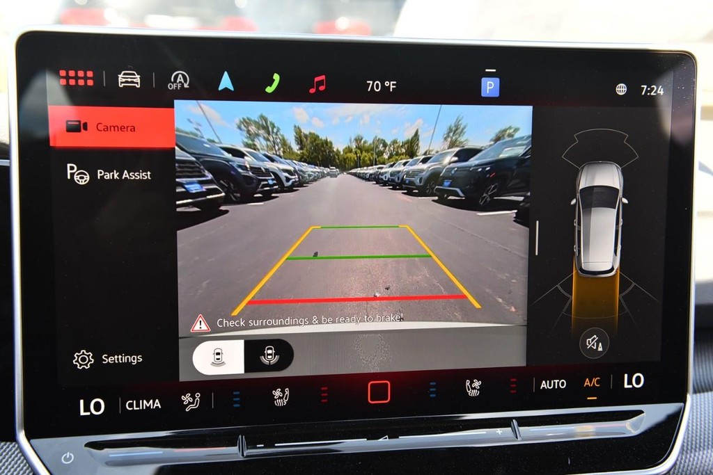 Volkswagen Golf GTI Vehicle Full-screen Gallery Image 12