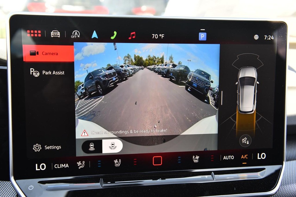 Volkswagen Golf GTI Vehicle Full-screen Gallery Image 13