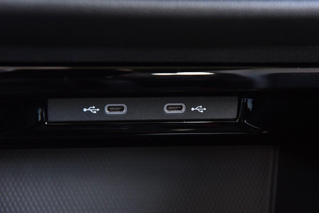 Volkswagen Golf GTI Vehicle Image 16