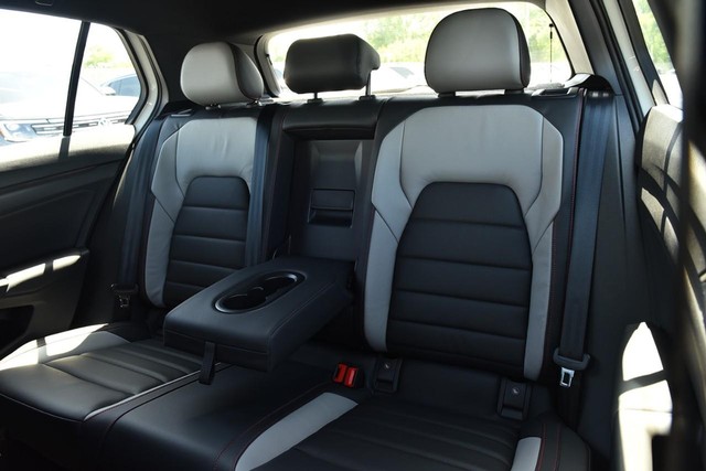 Volkswagen Golf GTI Vehicle Image 22