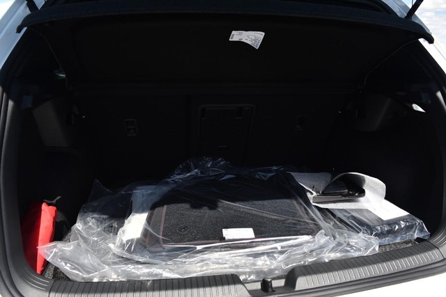 Volkswagen Golf GTI Vehicle Image 25