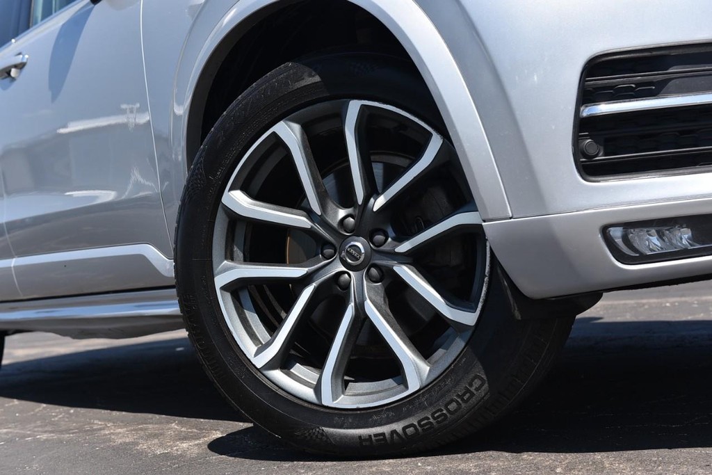 Volvo XC90 Vehicle Full-screen Gallery Image 3