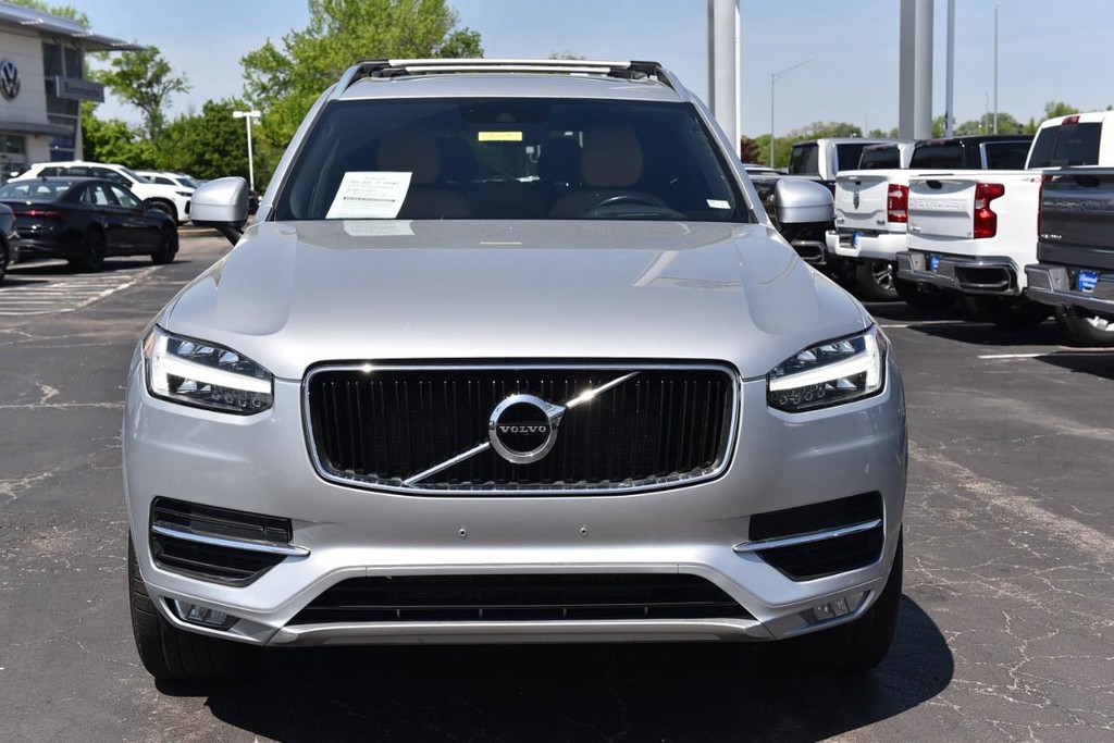 Volvo XC90 Vehicle Full-screen Gallery Image 4