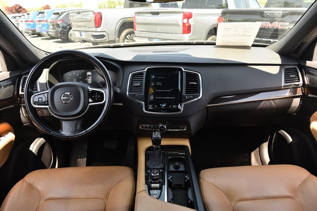 Volvo XC90 Vehicle Full-screen Gallery Image 7