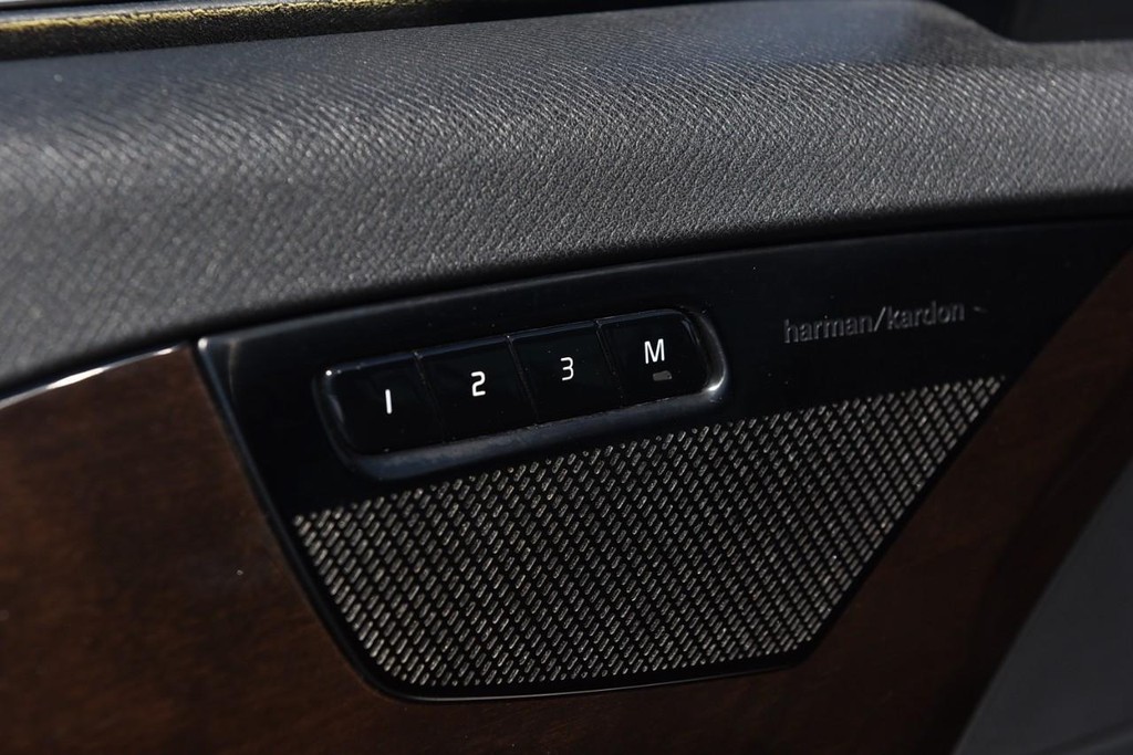 Volvo XC90 Vehicle Full-screen Gallery Image 9