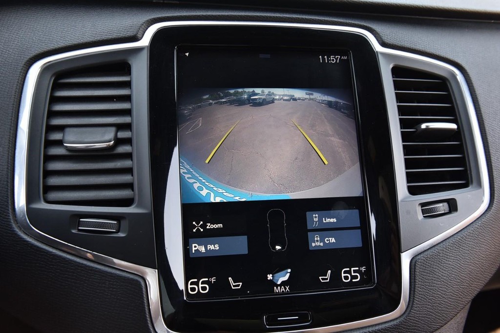 Volvo XC90 Vehicle Full-screen Gallery Image 13