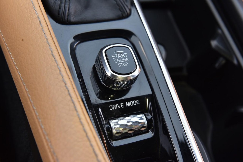 Volvo XC90 Vehicle Full-screen Gallery Image 16