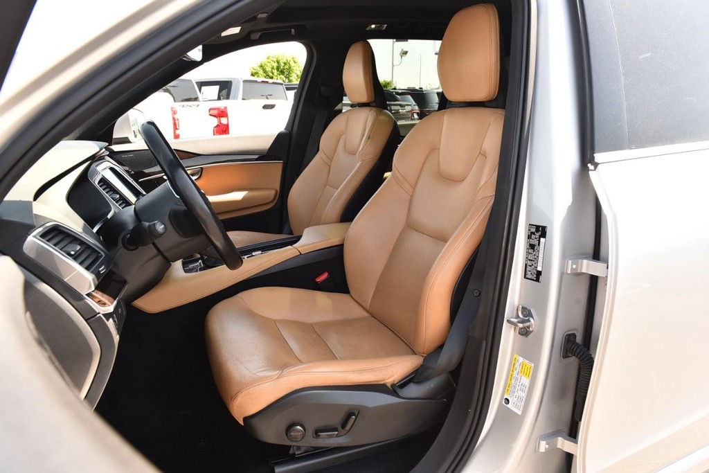 Volvo XC90 Vehicle Full-screen Gallery Image 18