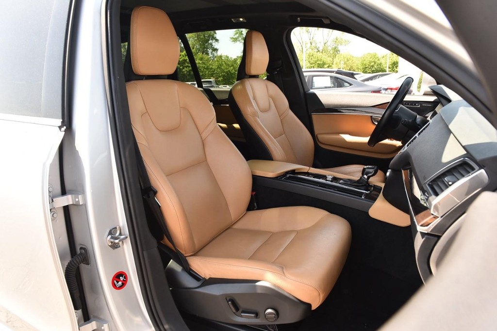 Volvo XC90 Vehicle Full-screen Gallery Image 19