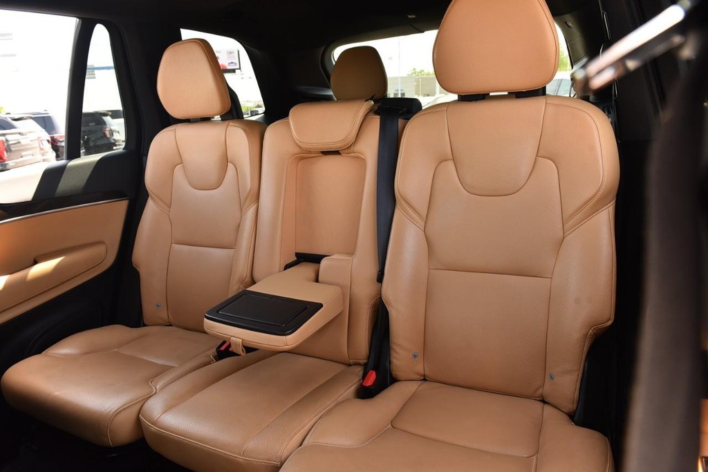 Volvo XC90 Vehicle Full-screen Gallery Image 21