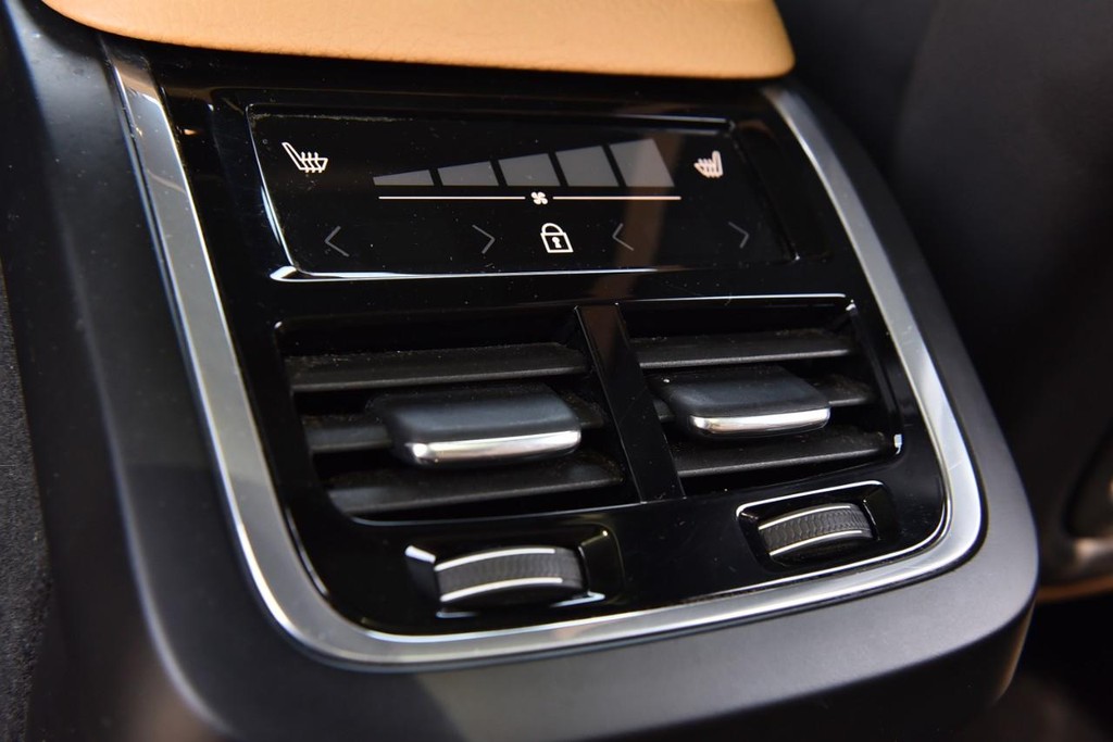 Volvo XC90 Vehicle Full-screen Gallery Image 22