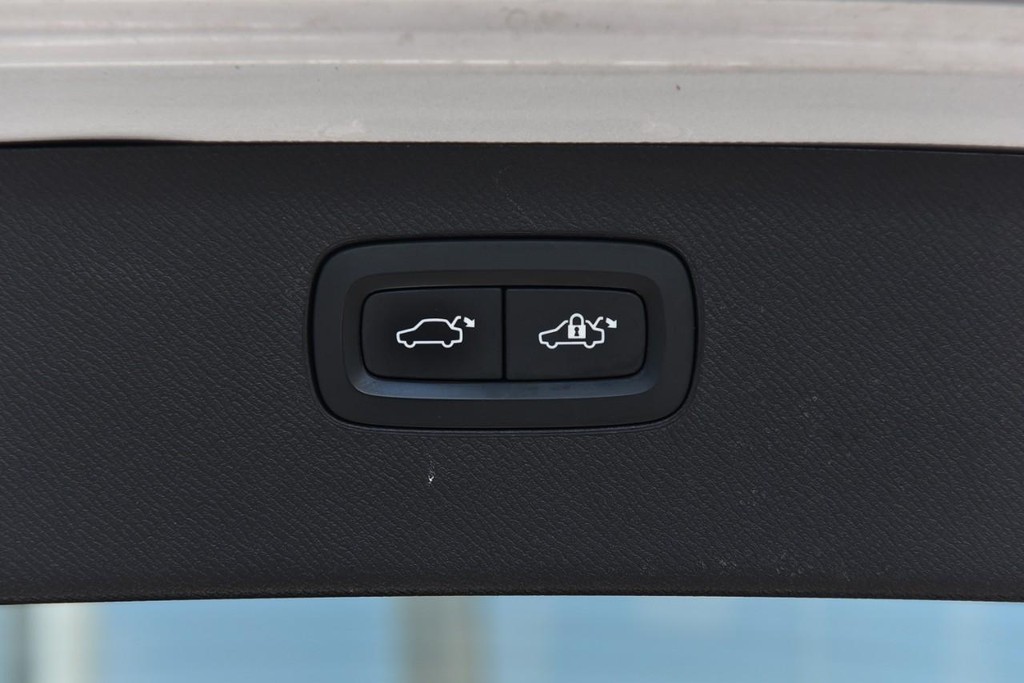 Volvo XC90 Vehicle Full-screen Gallery Image 25