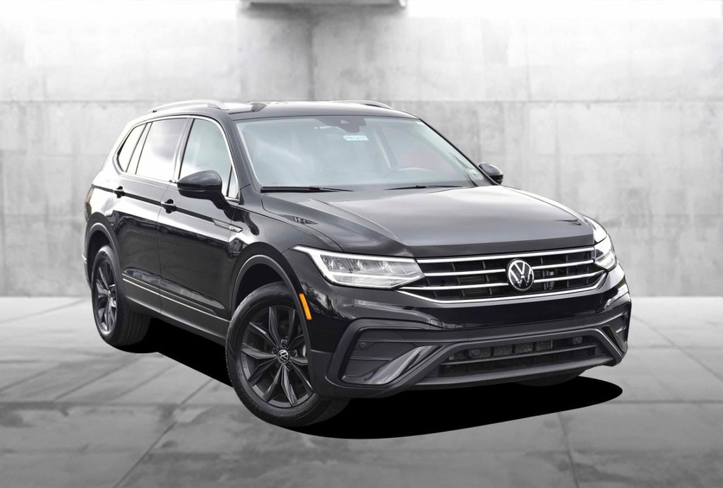 Volkswagen Tiguan Vehicle Full-screen Gallery Image 2
