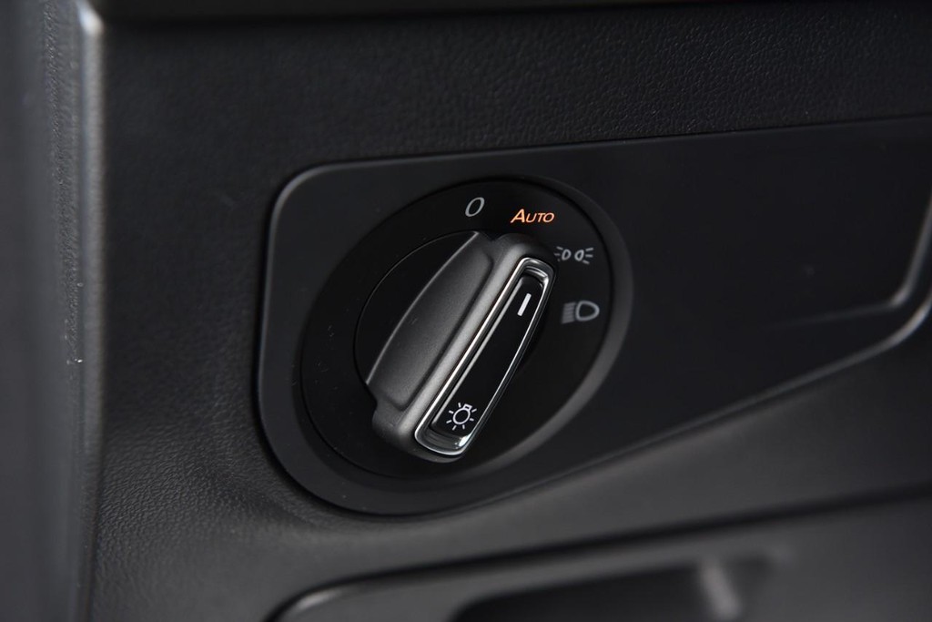 Volkswagen Tiguan Vehicle Full-screen Gallery Image 11