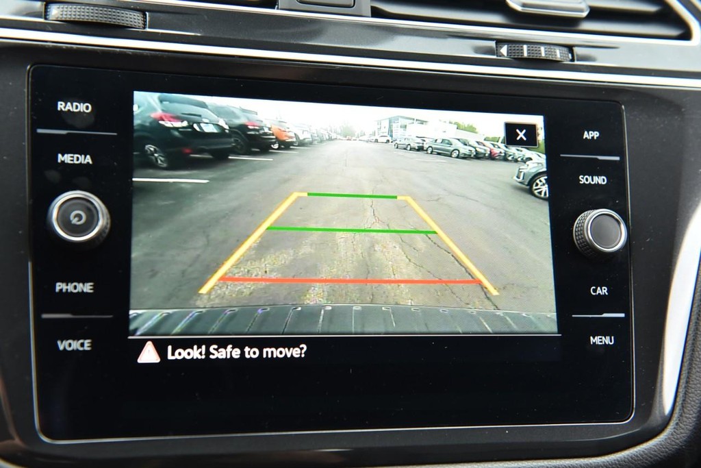 Volkswagen Tiguan Vehicle Full-screen Gallery Image 13