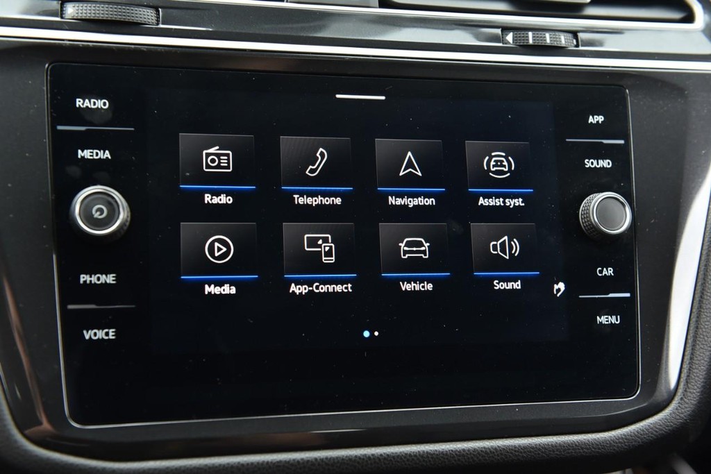Volkswagen Tiguan Vehicle Full-screen Gallery Image 14