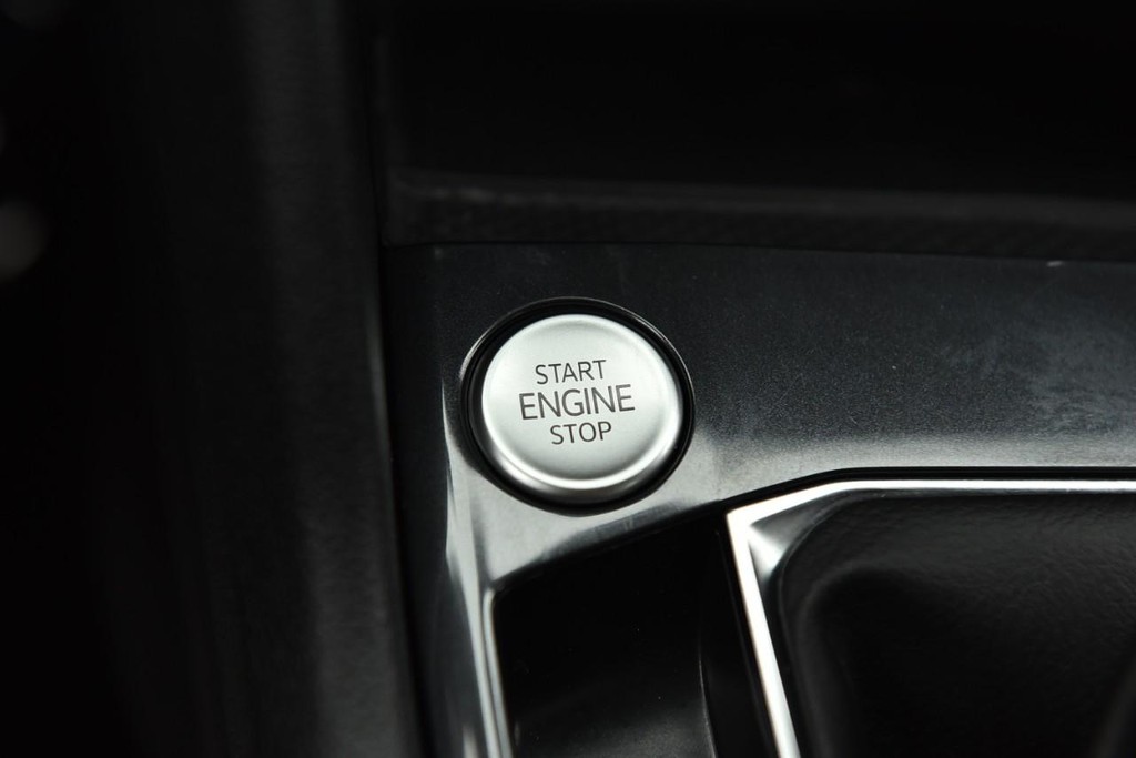 Volkswagen Tiguan Vehicle Full-screen Gallery Image 17