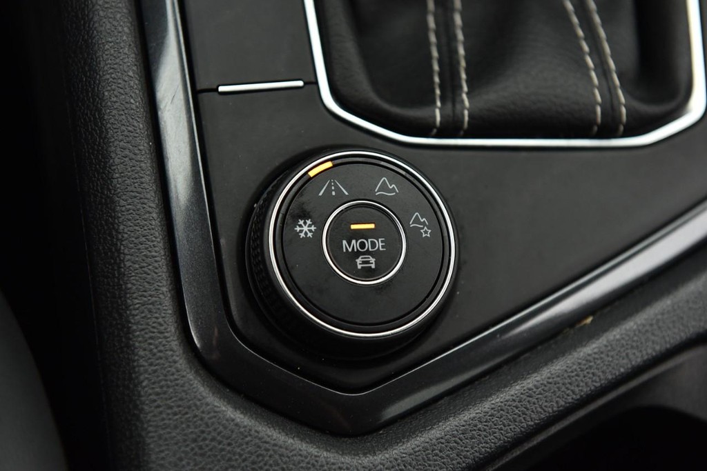 Volkswagen Tiguan Vehicle Full-screen Gallery Image 18