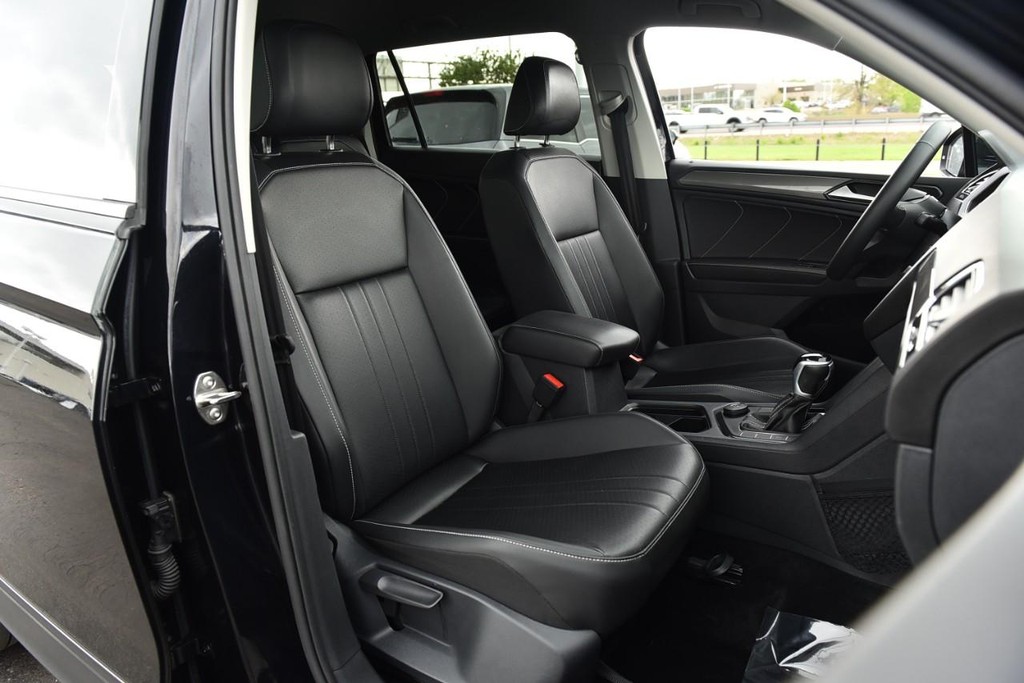 Volkswagen Tiguan Vehicle Full-screen Gallery Image 21