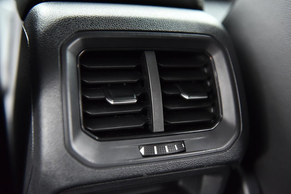 Volkswagen Tiguan Vehicle Full-screen Gallery Image 23