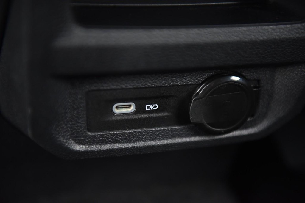 Volkswagen Tiguan Vehicle Full-screen Gallery Image 24